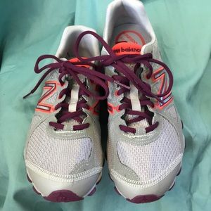 New Balance 520 Women’s running shoes size 9 new
